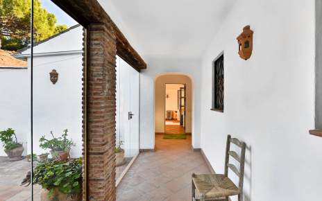 Corridor to annexe Bedroom 1